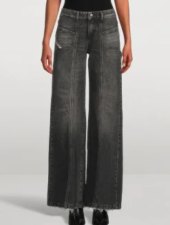 Akii Flared Jeans