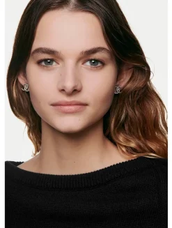 Blurring Smooth-Effect Foundation. Velvet Matte Finish.