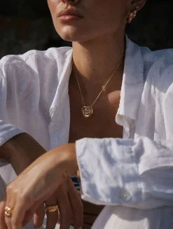 Coquille Pendant Necklace