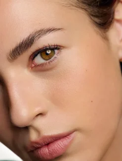 Cream-Gel Bronzer For A Healthy Sun-Kissed Glow.