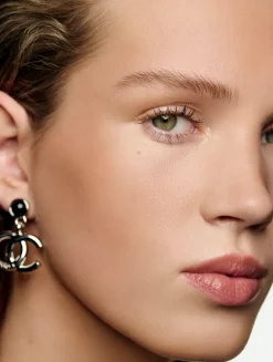 Cream-Gel Bronzer For A Healthy Sun-Kissed Glow.