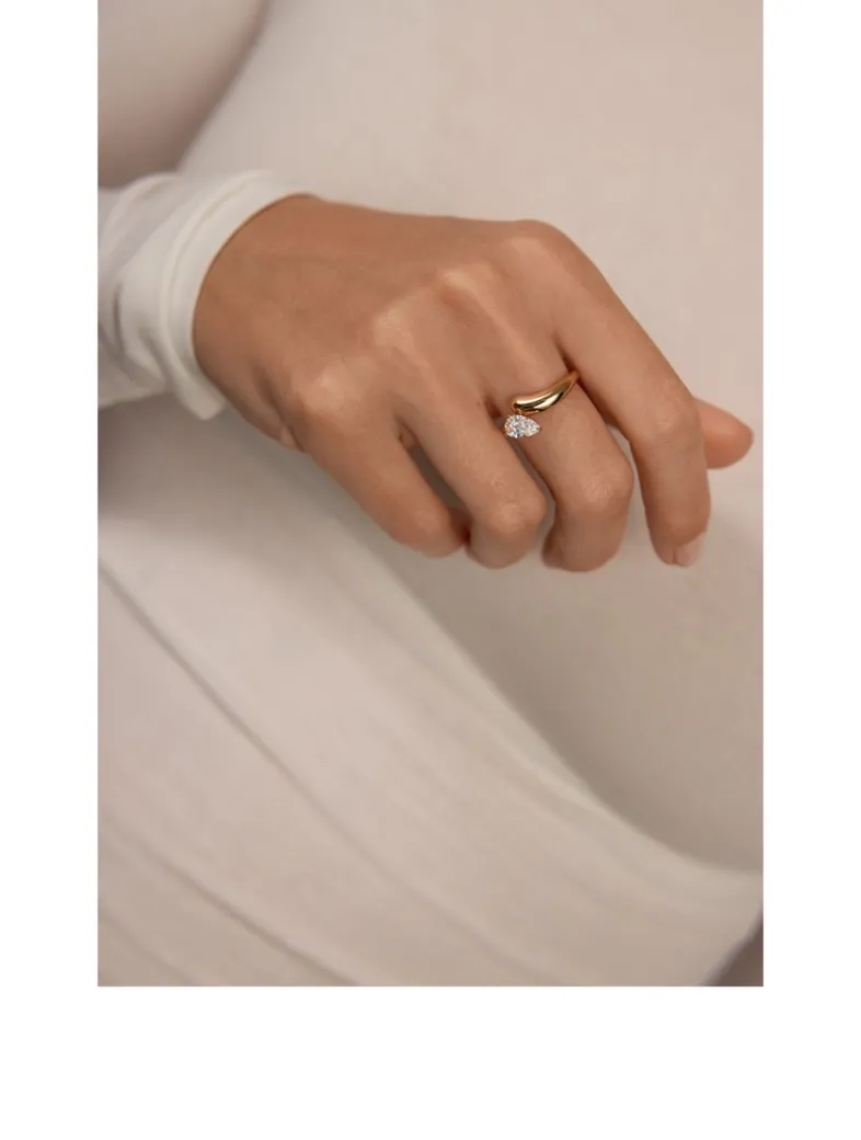 Golda Ring With Oval Lab Grown Diamond