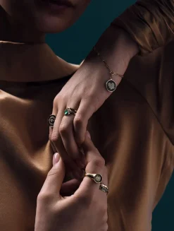 Honeybee 14K Gold Talisman Signet Ring