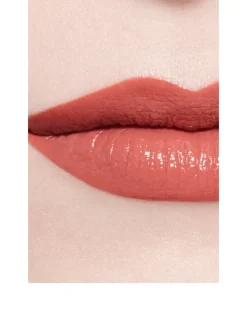 Hydrating And Plumping Lipstick. Intense, Long-Lasting Colour And Shine