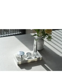 Intensité Volumizing Serum Ultime Targeted Skin Filler