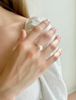 14K Gold Large Pearl Hammered Ring