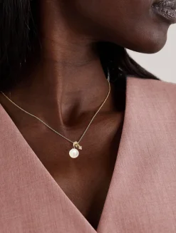 14K Gold Swirl Pendant Necklace With Diamond