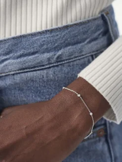 14K White Gold Fine Floating Diamond Bracelet