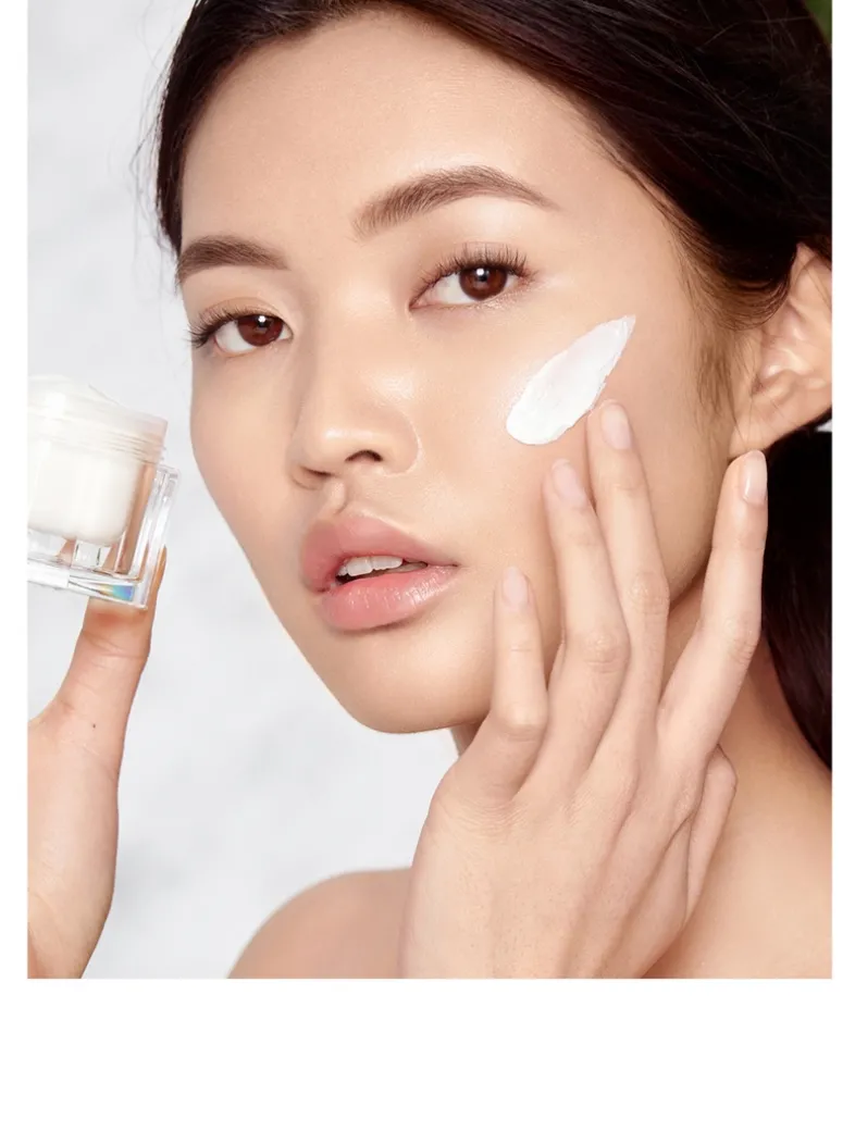 Magic Cream Moisturizer With Hyaluronic Acid