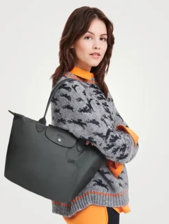 Medium Le Pliage Green Shoulder Bag