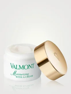Moisturizing With A Cream Rich Thirst-Quenching Cream