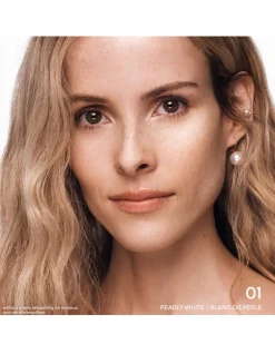 Météorites Light-revealing pearls of powder