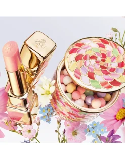 Météorites Light-revealing pearls of powder